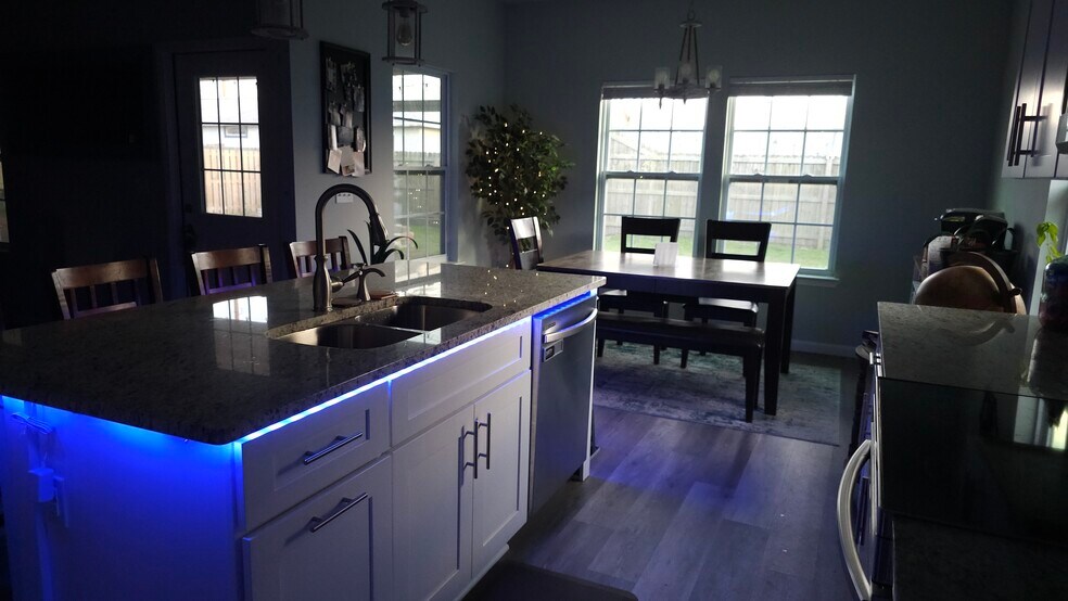 Building Photo - 6714 Fox Lake Dr