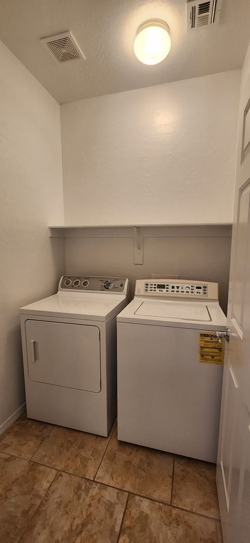 Building Photo - Freshly painted & all new carpeting - 3BR ...