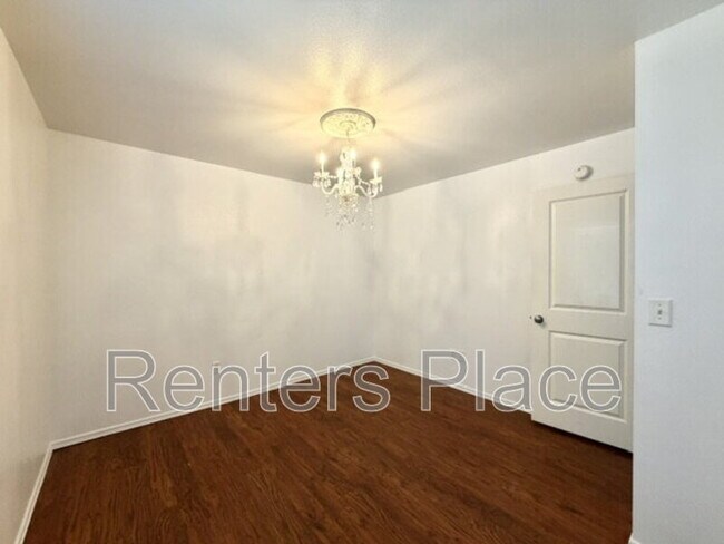 Building Photo - 2006 W J St