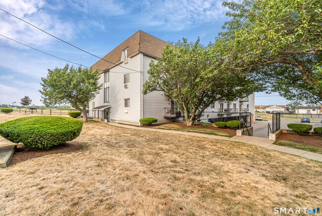 Building Photo - 115 Short Beach Rd