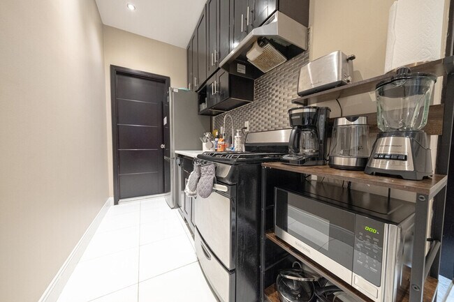 Building Photo - 5 W 101st St