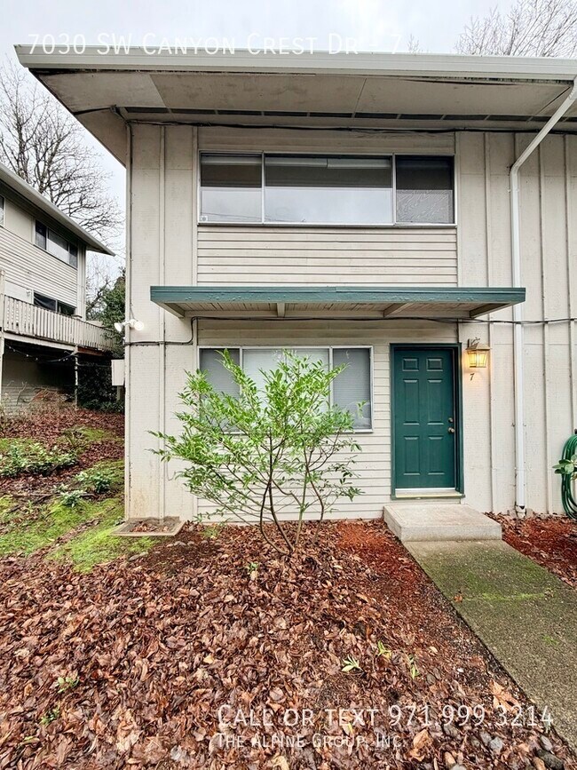 Building Photo - 7030 SW Canyon Crest Dr