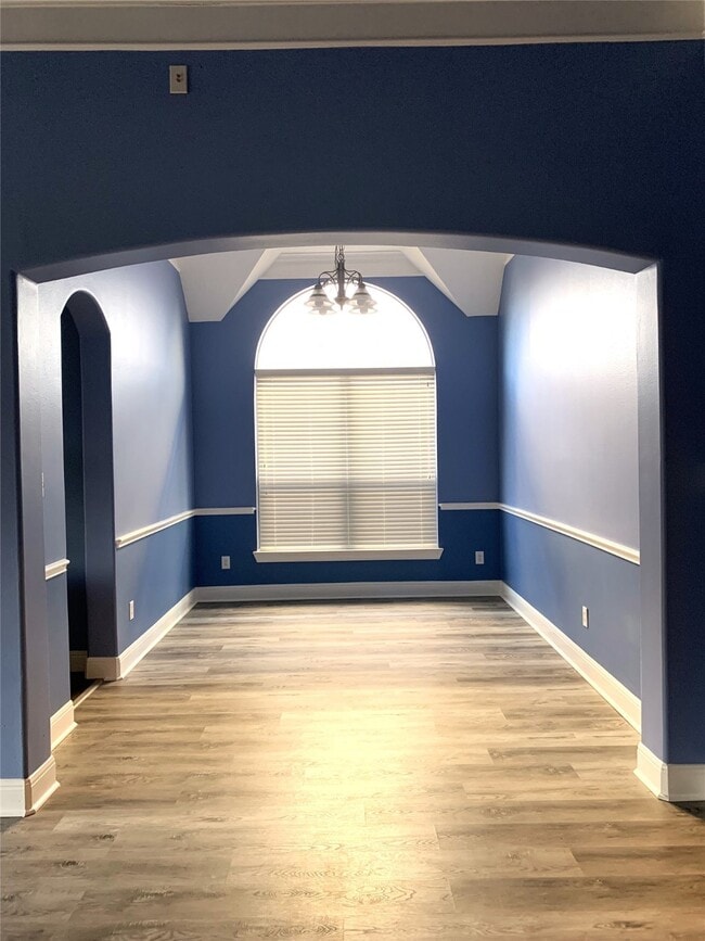 Building Photo - 2611 Summer Rain Dr