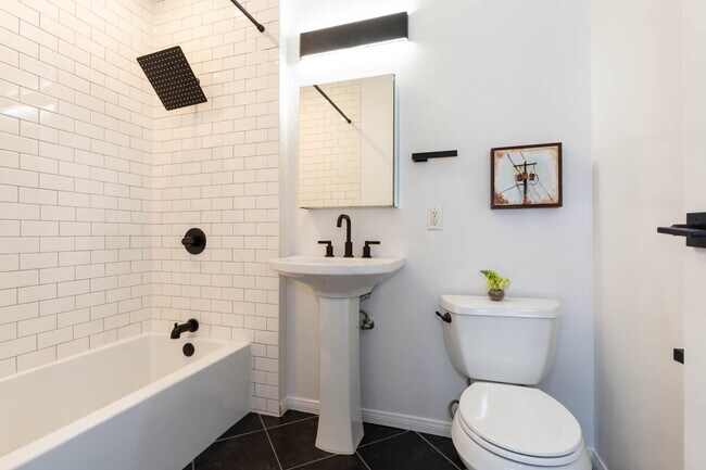 Building Photo - 900 N Hoover St