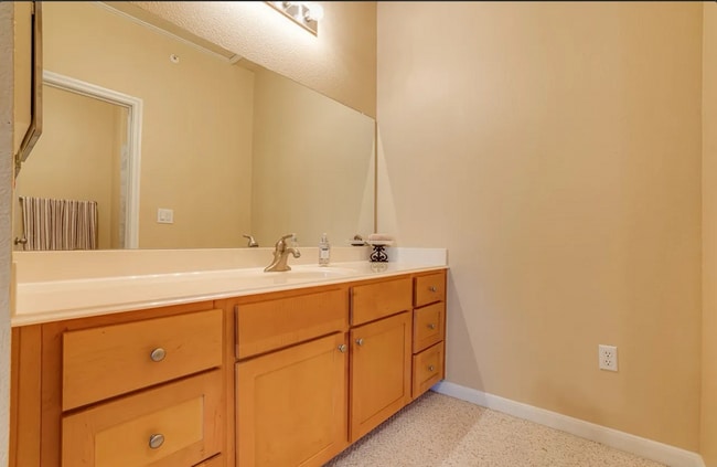 Building Photo - GREAT LOCATION NEAR MEDICAL & USAA | 3 BEDS | 3.5 BATHS