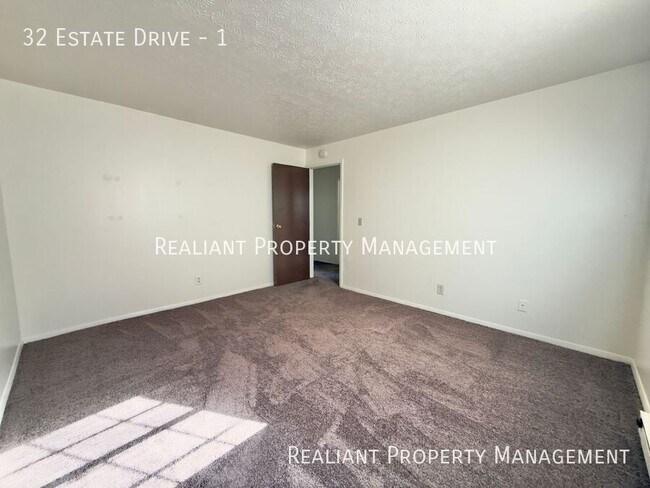 Building Photo - 32 Estate Dr