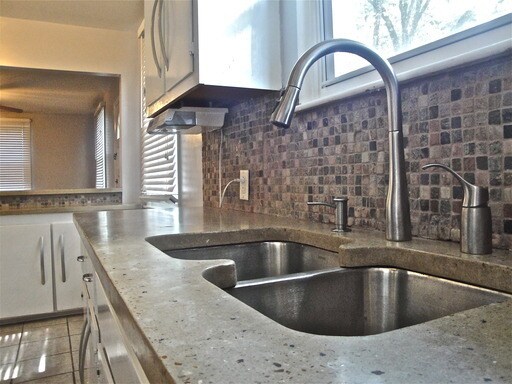 Building Photo - Adorable 2 Bedroom 1 Bath Home in Sylvan H...