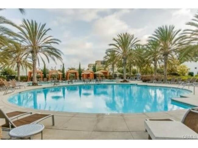 Building Photo - Executive 2-Bedroom Condo in the Prestigious South Bay 360 Community