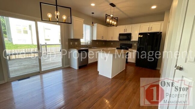 Building Photo - Luxury 5 bedroom, 4 bathroom Home Availabl...