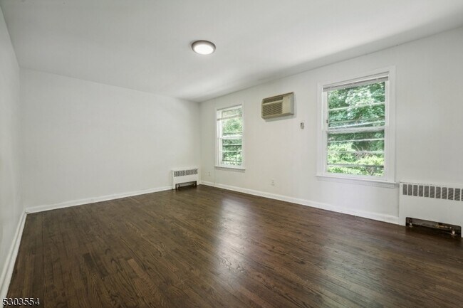 Building Photo - 24 Hutton Ave