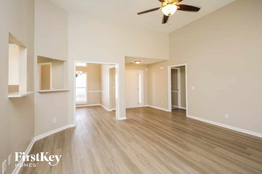 Building Photo - 1510 Smoke Hill Dr NE