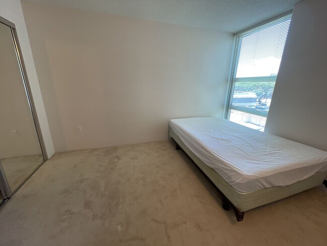 Building Photo - 801 South St. 2 bed, 2 bath, 2 parking