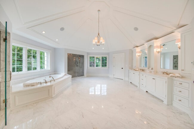 Building Photo - 51 Chestnut Ridge Rd