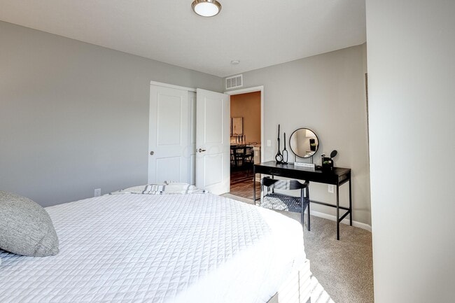 Building Photo - 25 Glade Lp