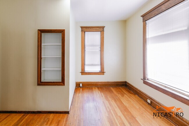 Building Photo - 2064 Indianola Ave