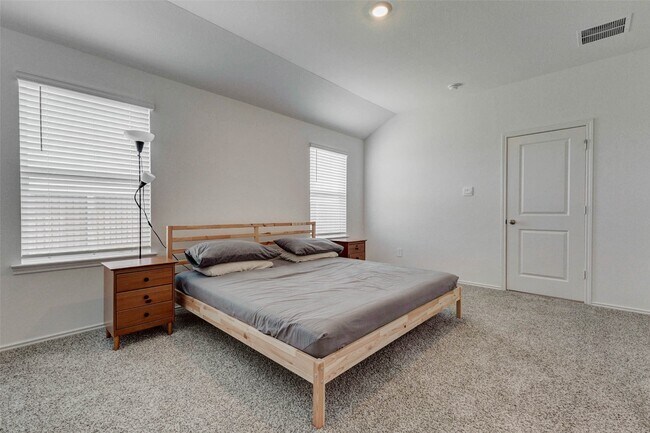 Building Photo - 31426 Yatesbury Ln