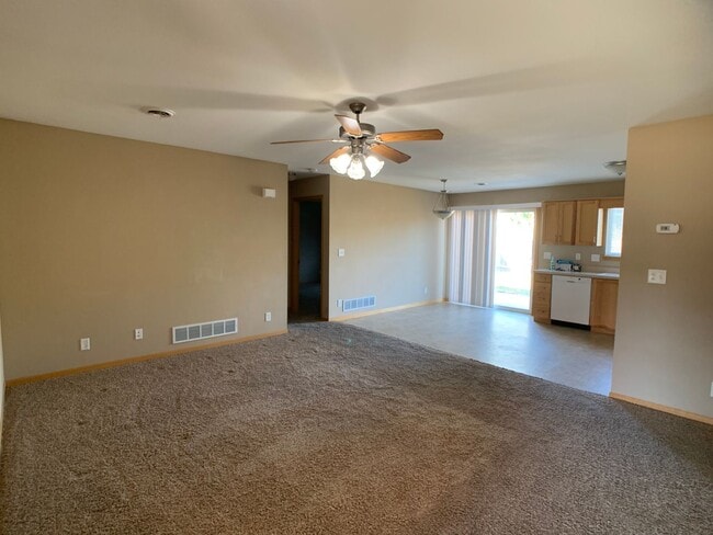 Building Photo - WEST SIDE OF MANHATTAN! FENCED BACKYARD!