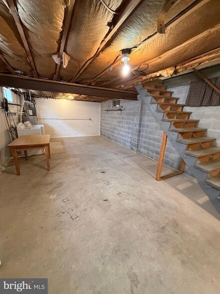 Building Photo - 228 W 8th St