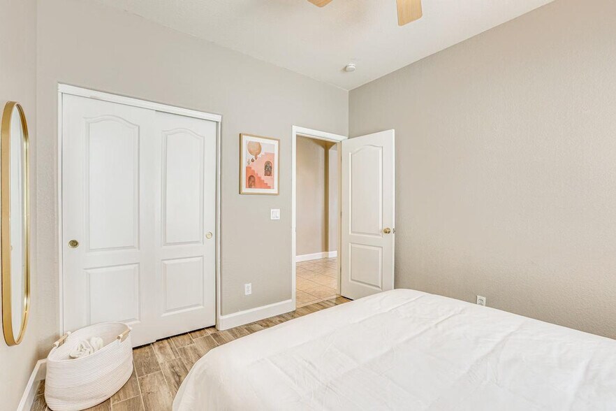 Building Photo - 11882 W Washington St