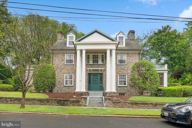 Building Photo - 5100 Chevy Chase Pkwy NW