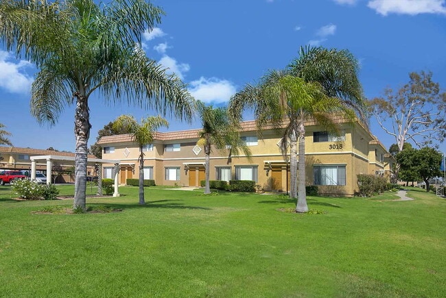 Building Photo - Monterey Villas