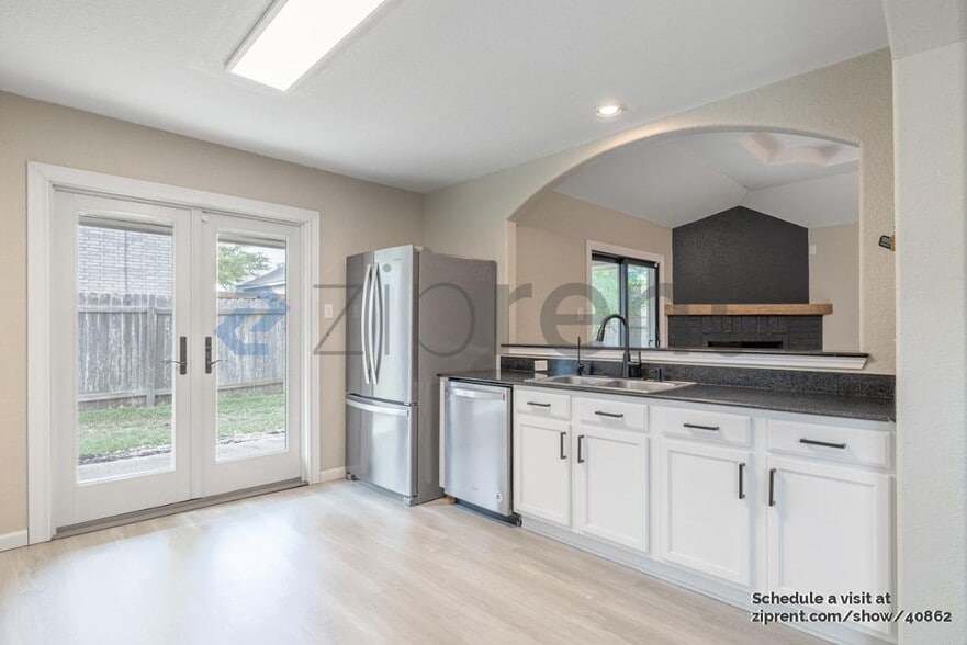 Building Photo - 6706 Raintree Pl