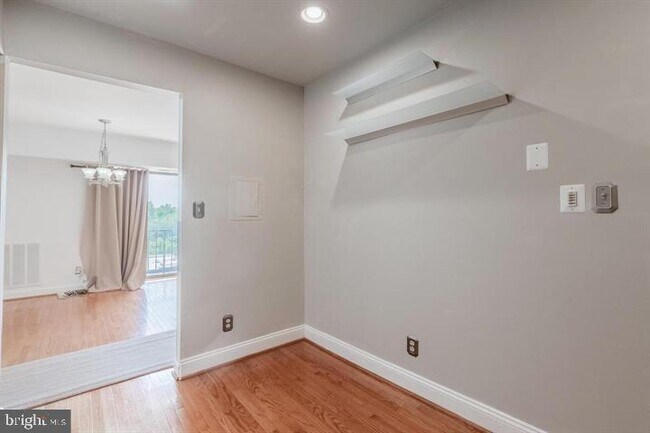 Building Photo - 4414 Island Pl