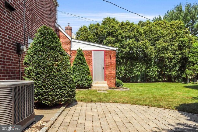 Building Photo - 9 Strathaven Dr