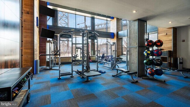 Building Photo - 235 N Christopher Columbus Blvd