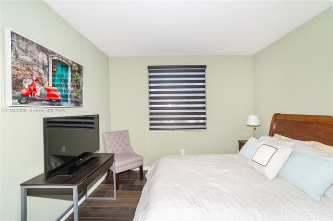 Building Photo - 17150 N Bay Rd