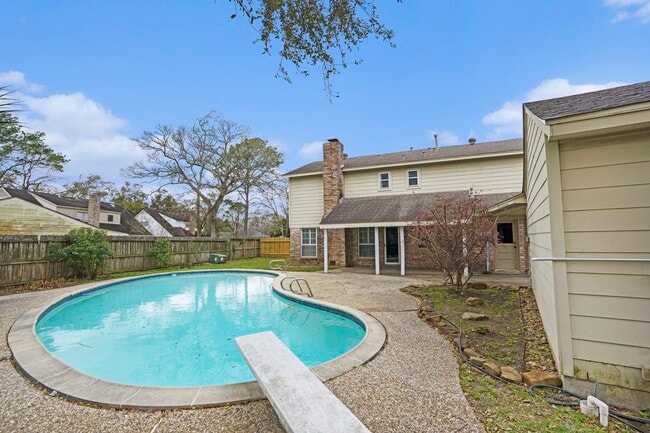 Building Photo - 606 Woodpark Dr