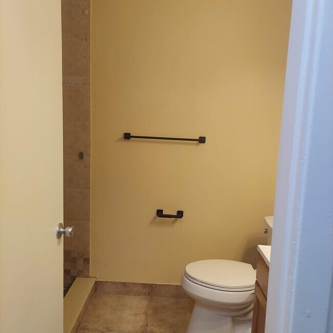 Building Photo - 927 Northern Dr