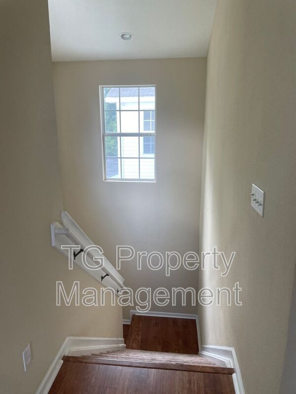 Building Photo - 575 Oakleaf Plantation Pkwy