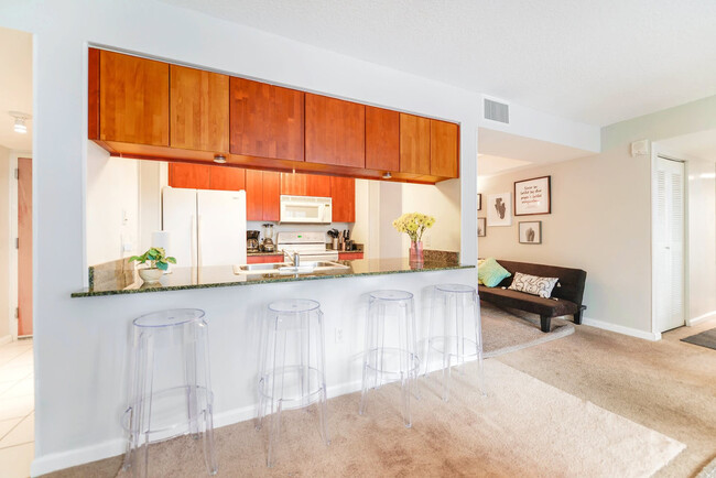 Building Photo - 1200 Brickell Bay Dr