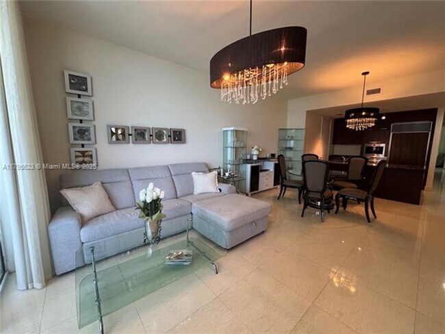 Building Photo - 15901 Collins Ave