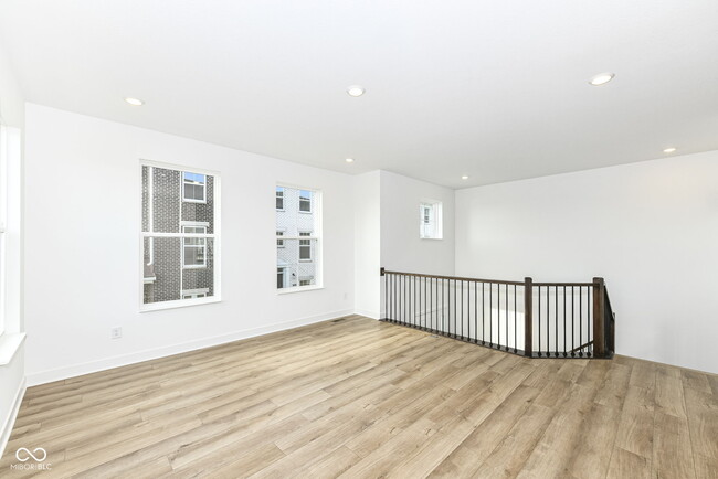 Building Photo - 9312 Clarendon Dr