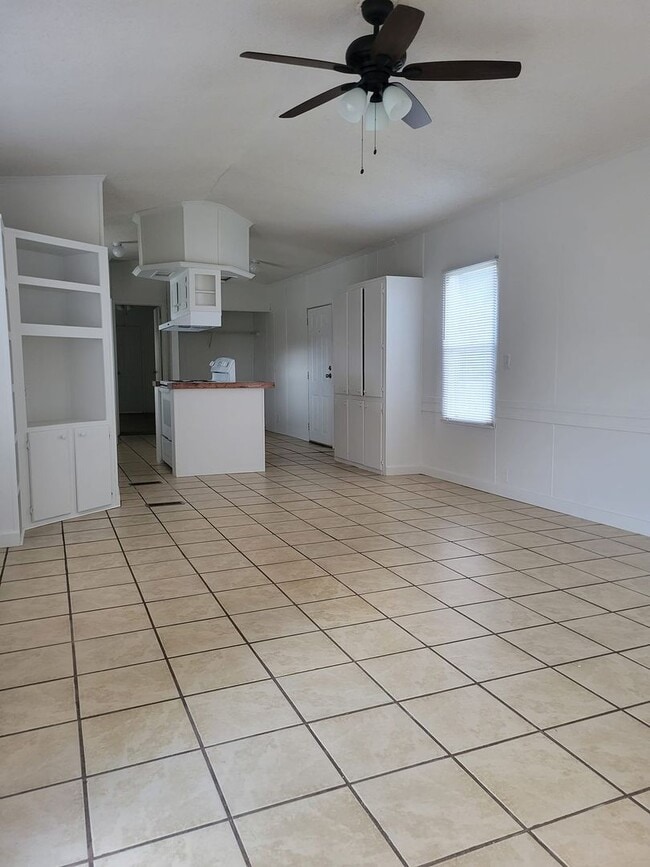 Building Photo - Ready to Move in!