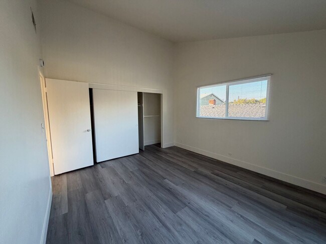 Building Photo - 150-152 S. Harwood Street