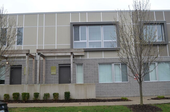 Building Photo - 612 Douglas St NW