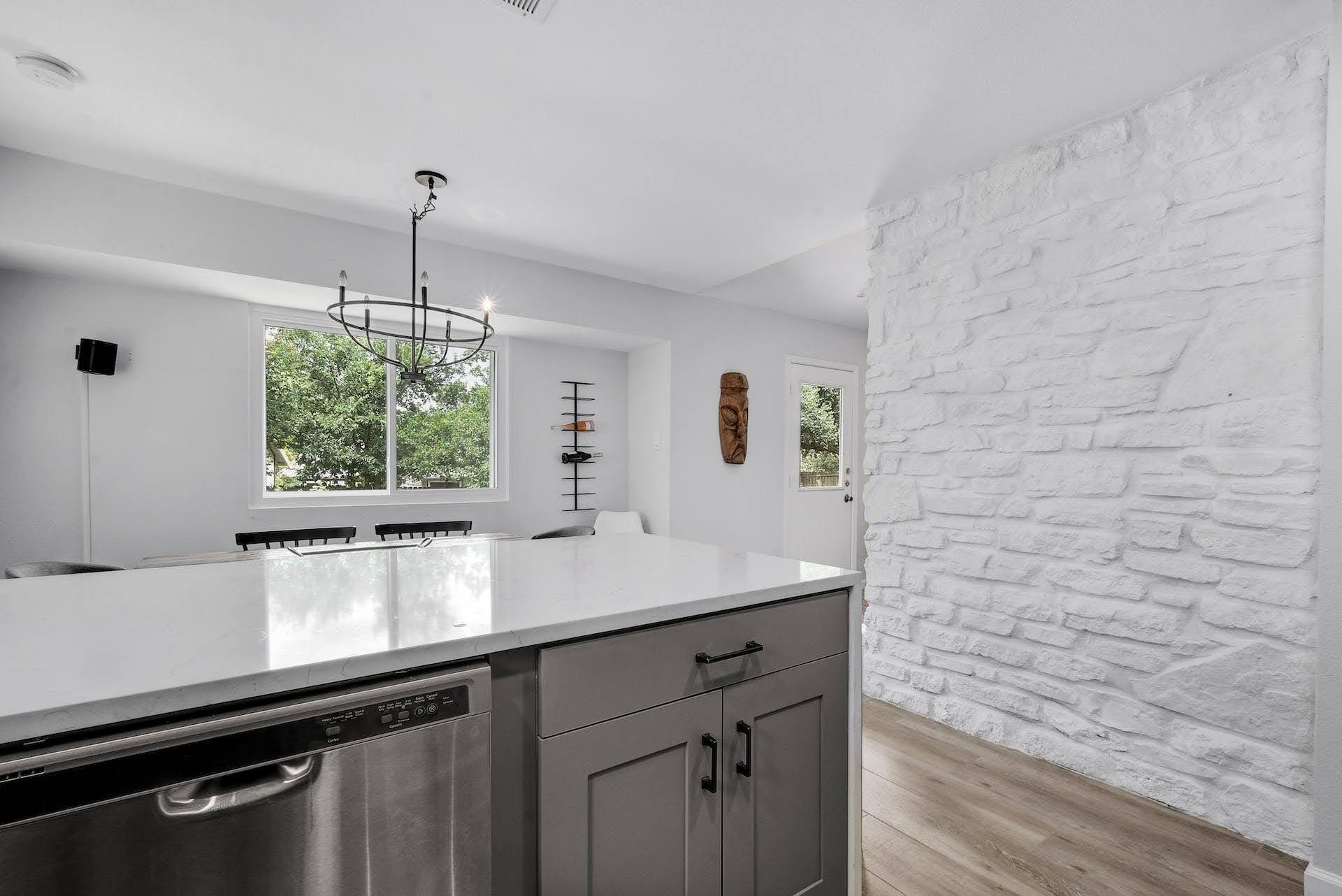 Building Photo - 2403 Stone River Dr