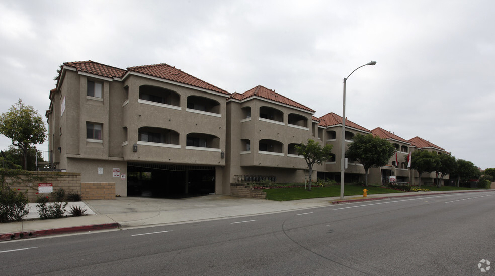 Building Photo - Yorktown Apartments