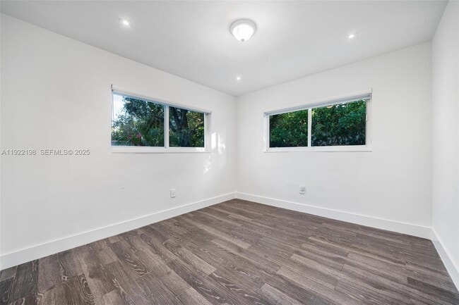 Building Photo - 10618 NE 11th Ct