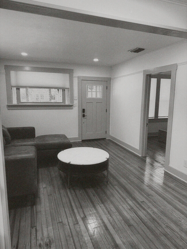 Building Photo - 6507 Interbay Blvd