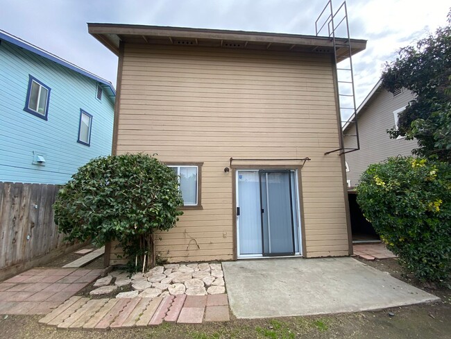 Building Photo - Charming 3 Bed/2.5 Bath on Packwood coming...