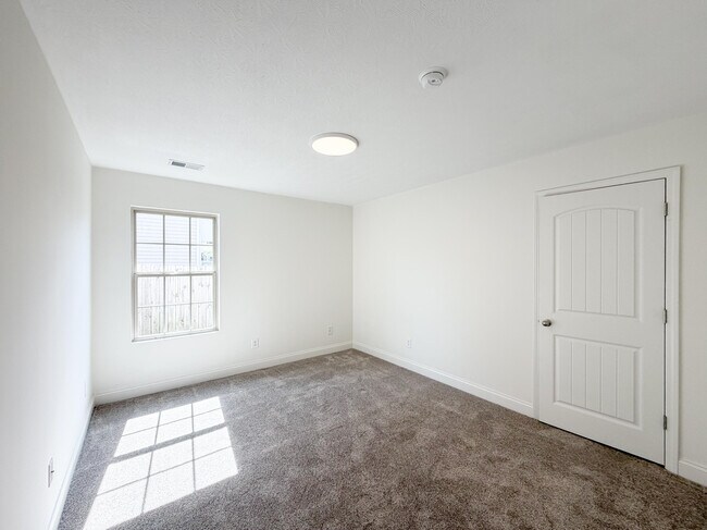 Building Photo - 1240 Orchard Dr