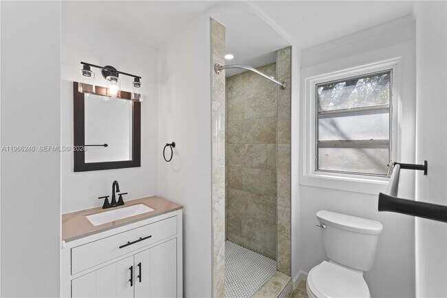 Building Photo - 1408 SW 19th Ter