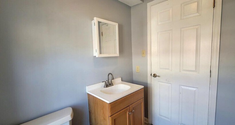 Building Photo - 122 N Scott St