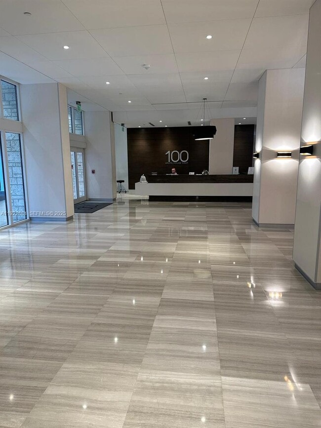 Building Photo - 100 Bayview Dr