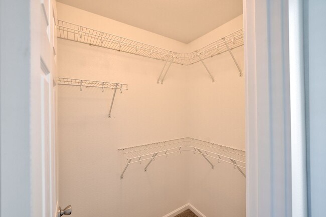Building Photo - 993