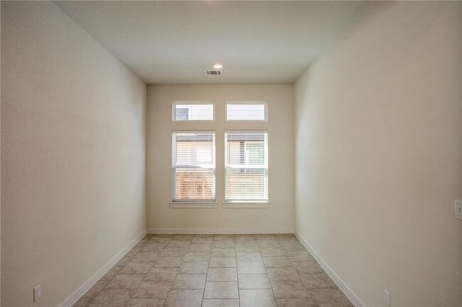 Building Photo - 608 Saturnia Dr